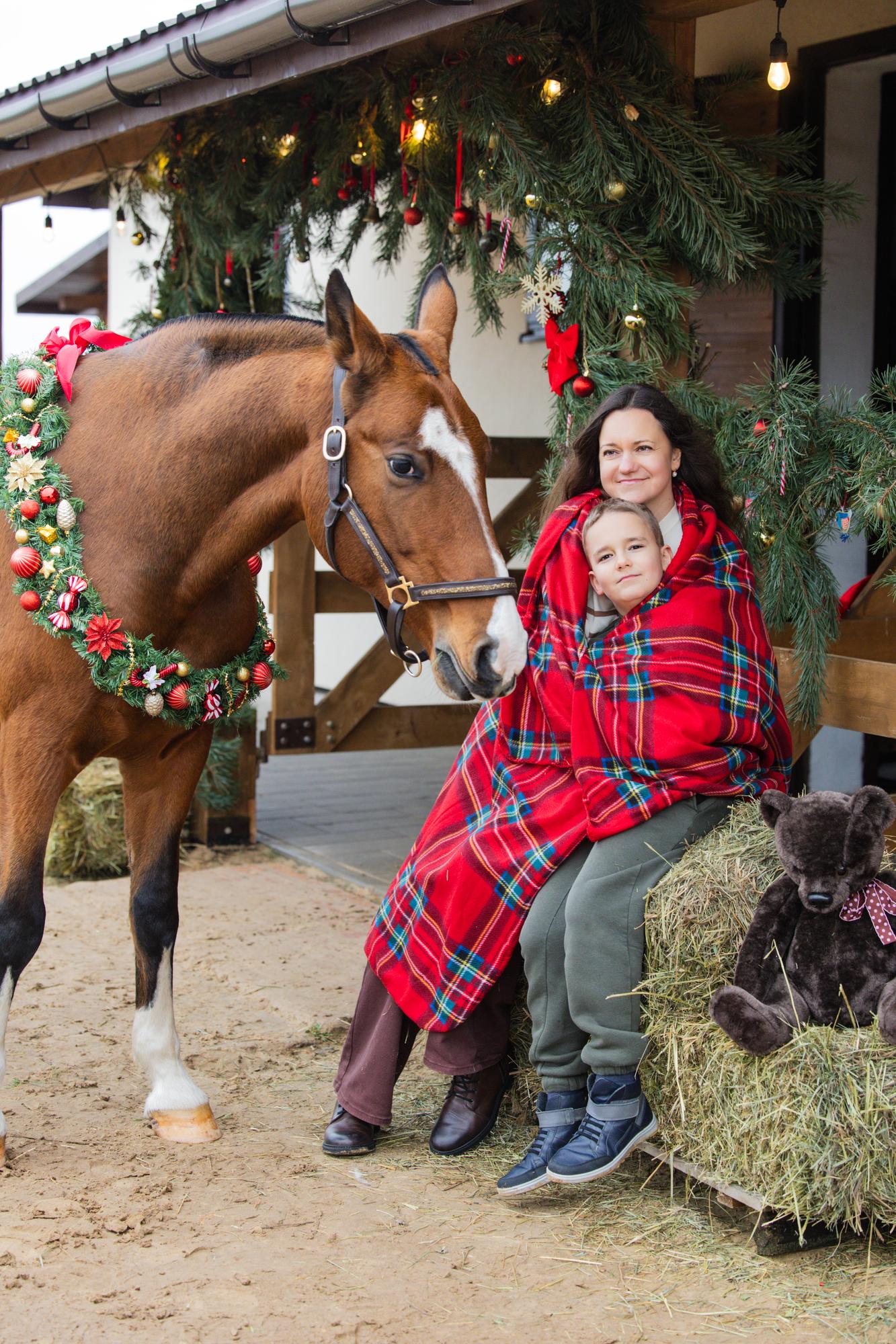 Ludmila, her son & Aibike · photo 12