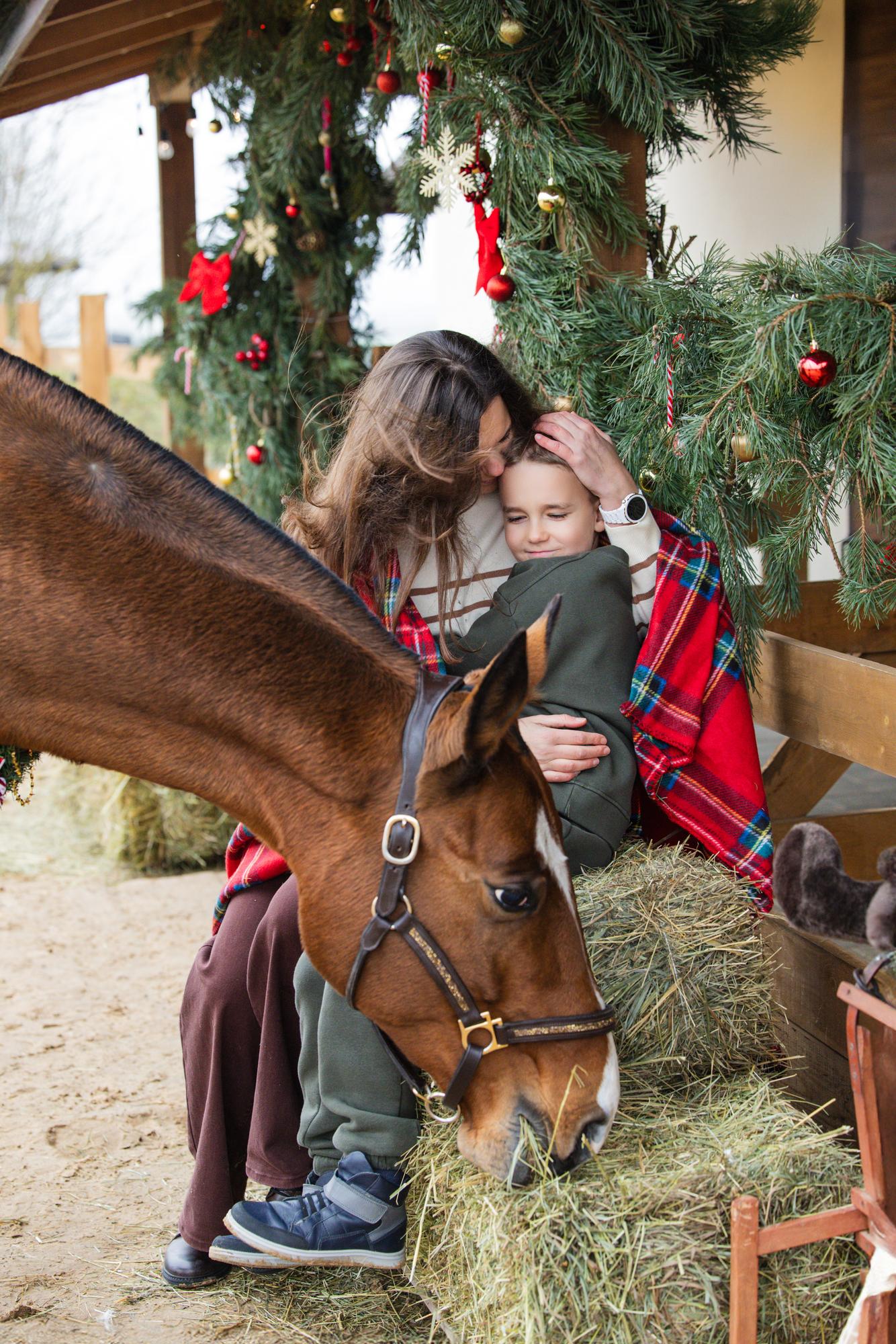 Ludmila, her son & Aibike · photo 9