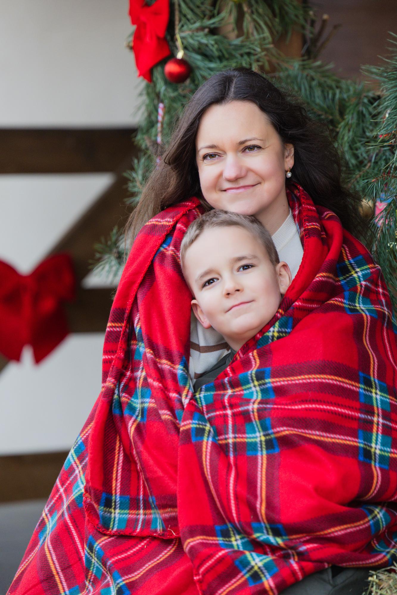 Ludmila, her son & Aibike · photo 11